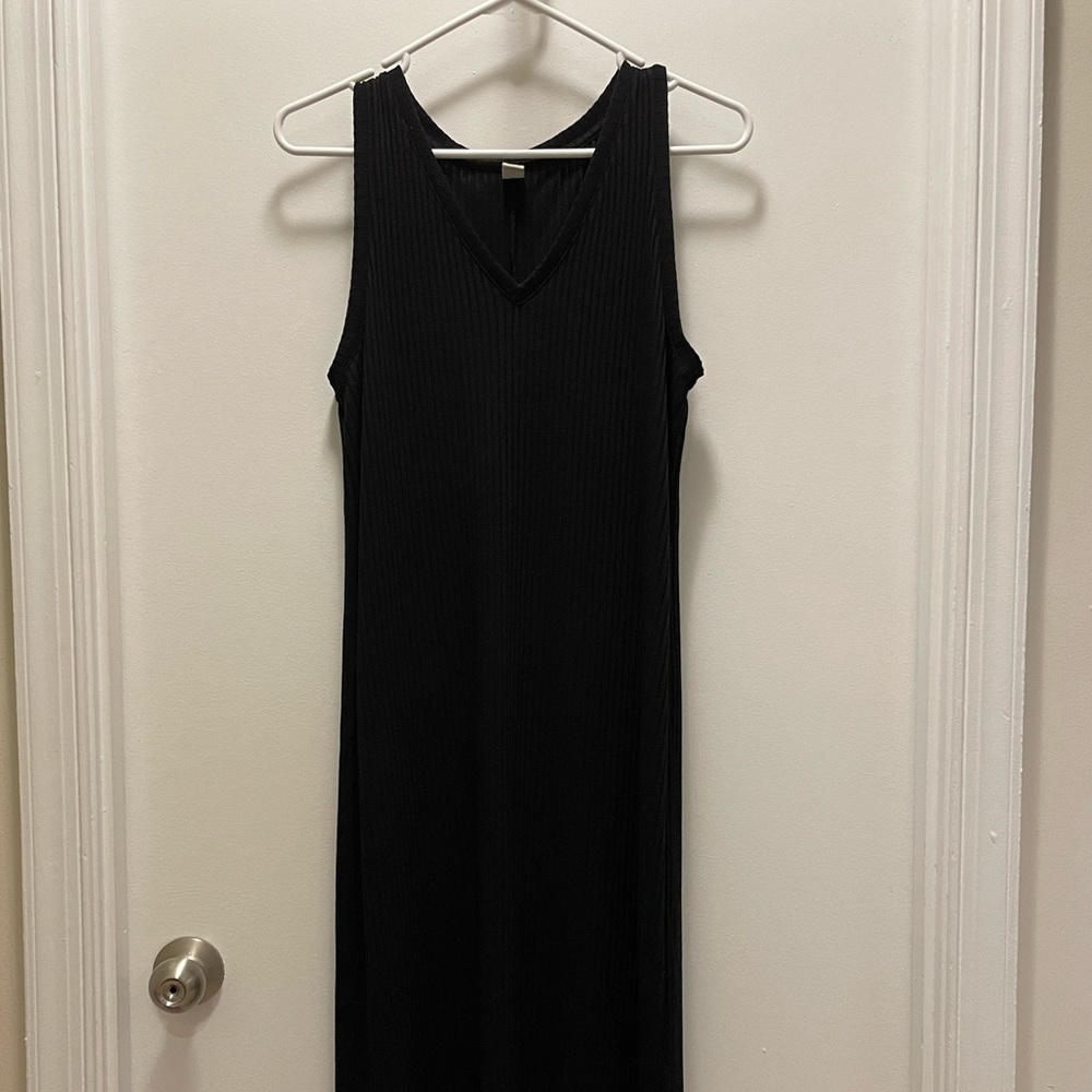 Old Navy ribbed sleeveless v-neck maxi dress. Size M. - Picture 3 of 8